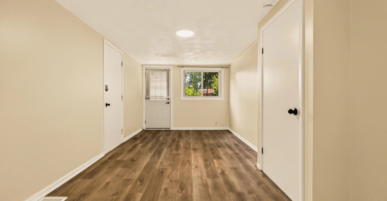 7 Delmar Drive, Hamilton, ON, L9C 1J2 - 6