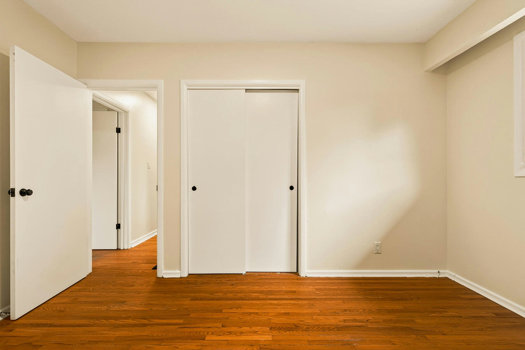 7 Delmar Drive, Hamilton, ON, L9C 1J2 - 32