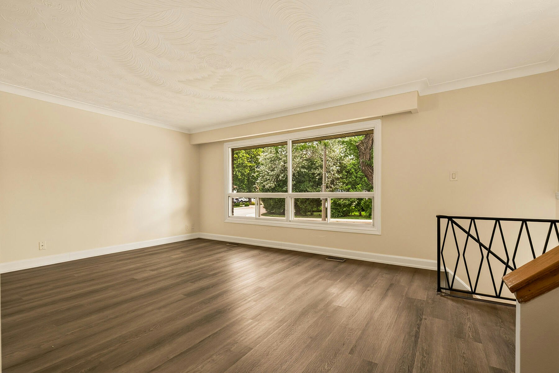 7 Delmar Drive, Hamilton, ON, L9C 1J2 - 10
