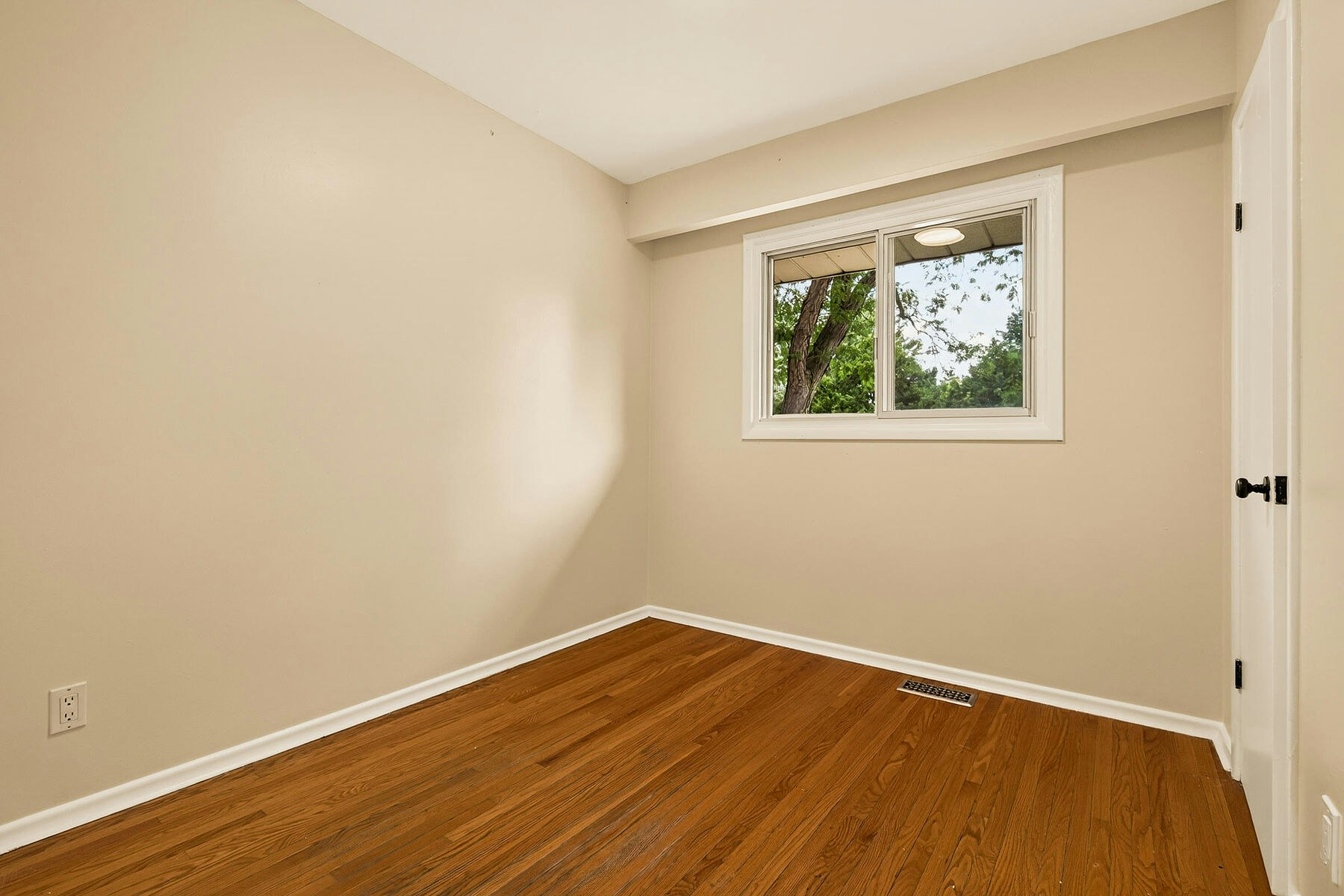 7 Delmar Drive, Hamilton, ON, L9C 1J2 - 29