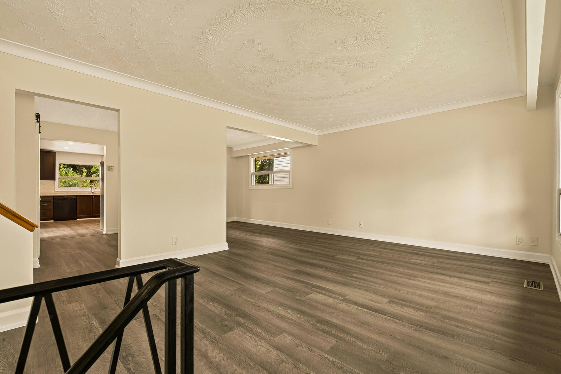 7 Delmar Drive, Hamilton, ON, L9C 1J2 - 8