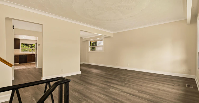 7 Delmar Drive, Hamilton, ON, L9C 1J2 - 8