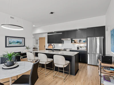 607-660 Cawston Avenue - 5