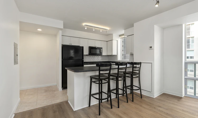 408-311 Richmond Street