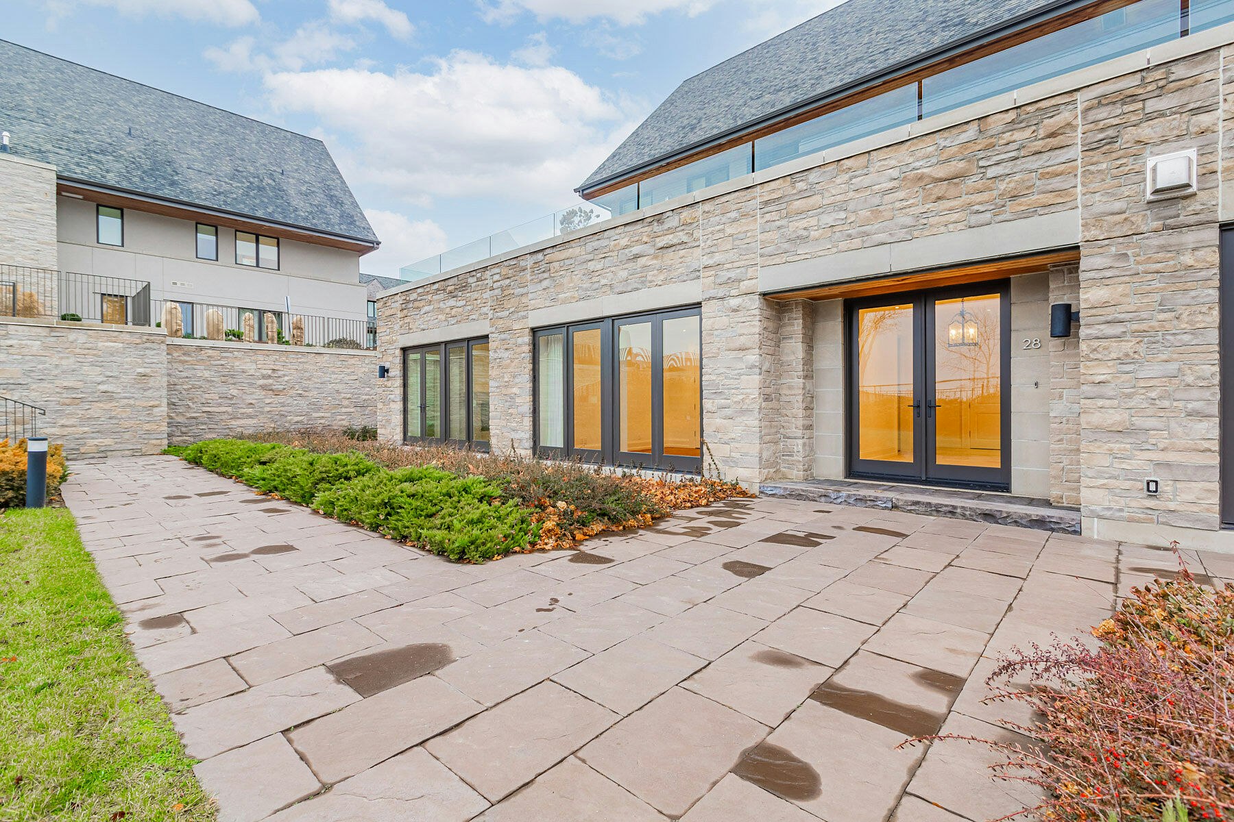 10 Maple Grove 28 Road, Oakville, ON, L6J 0E1 - 5
