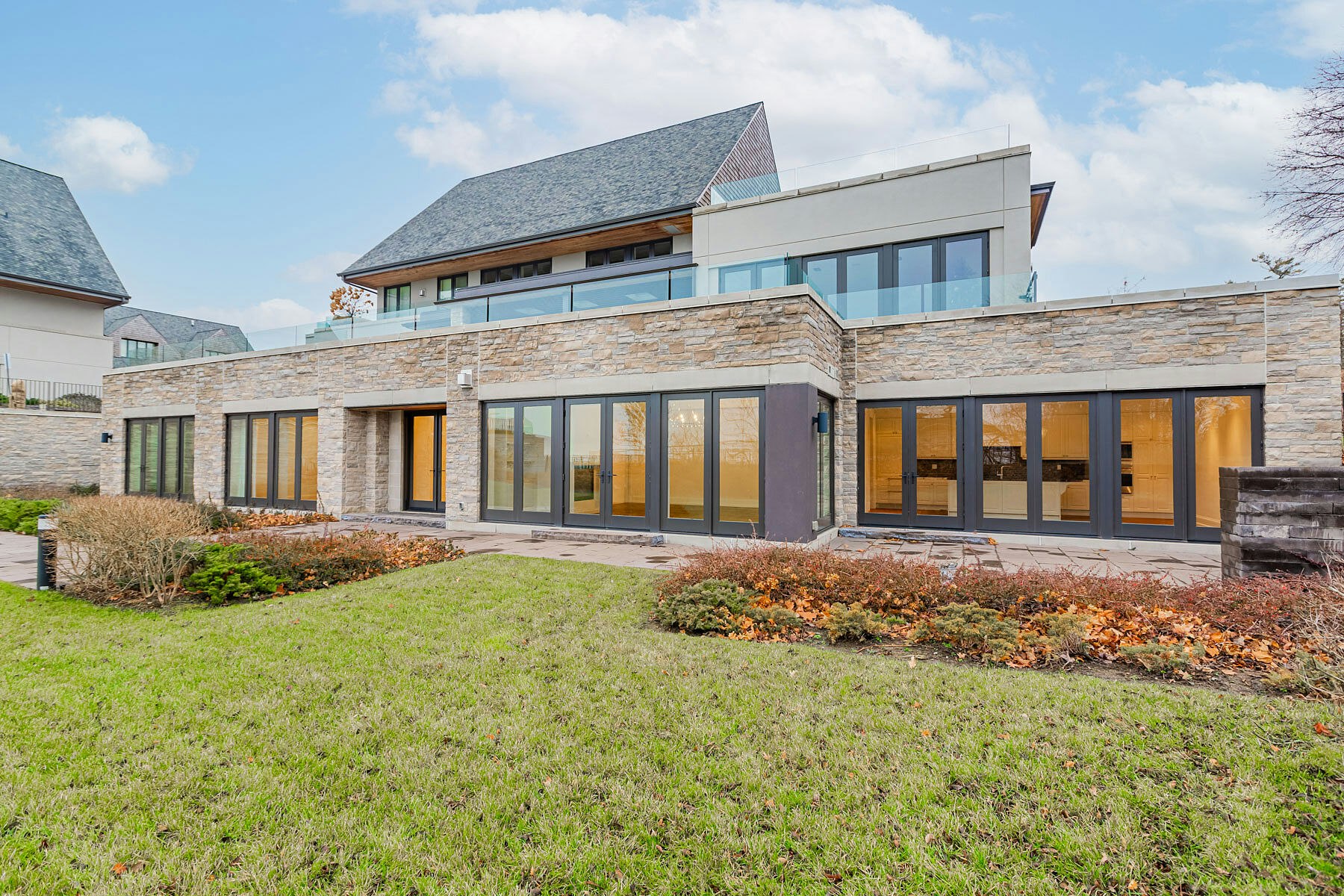 10 Maple Grove 28 Road, Oakville, ON, L6J 0E1 - 3
