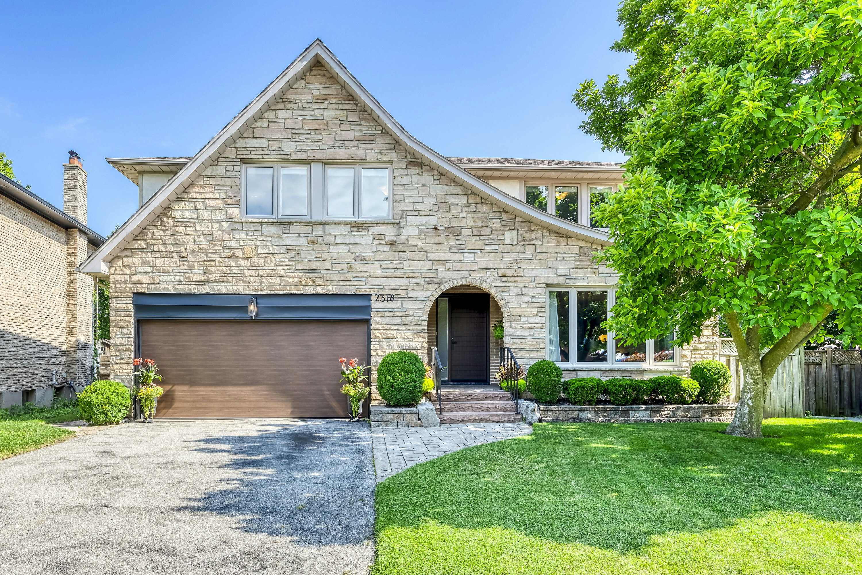 2318 Malden Court, Mississauga, ON, L5K 1W5