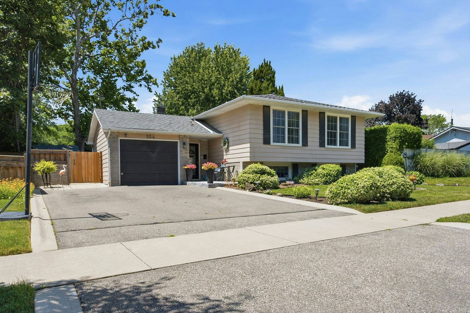554 Chamberlain Road, Burlington, ON, L7L 2V4