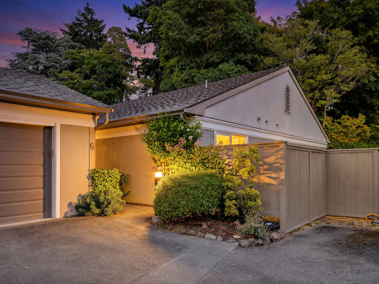 6-735 Moss Street, Victoria, BC, V8V 4N9