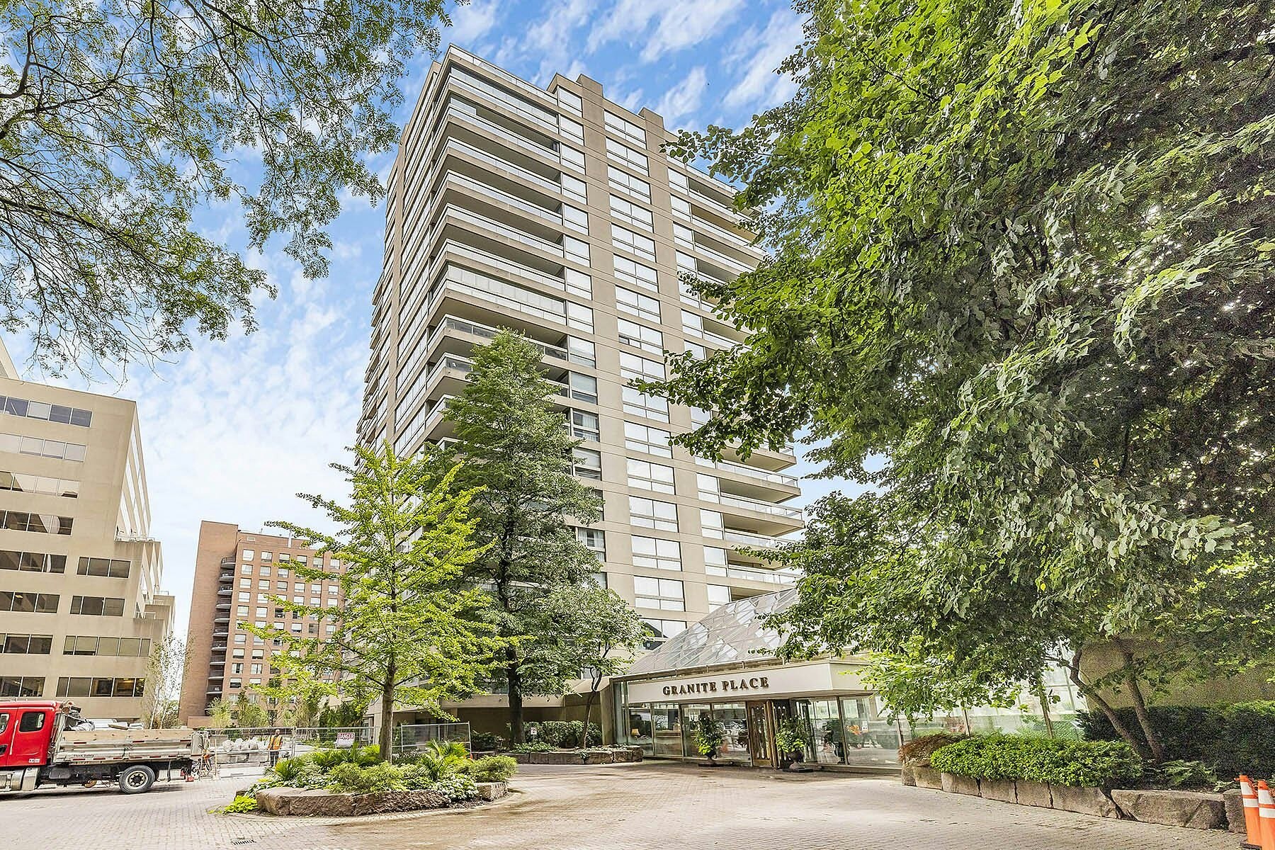 902-61 St Clair Avenue W, Toronto, ON, M4V 2Y8