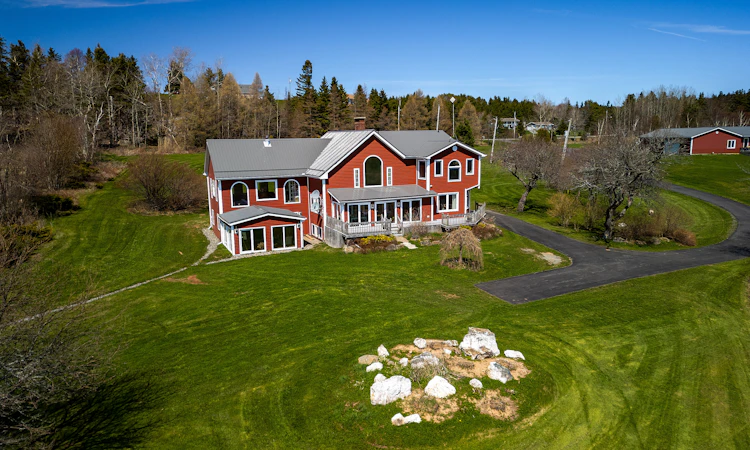 2125 Hillside Boularderie Road
