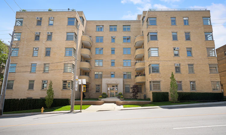 510-717 Eglinton Avenue W