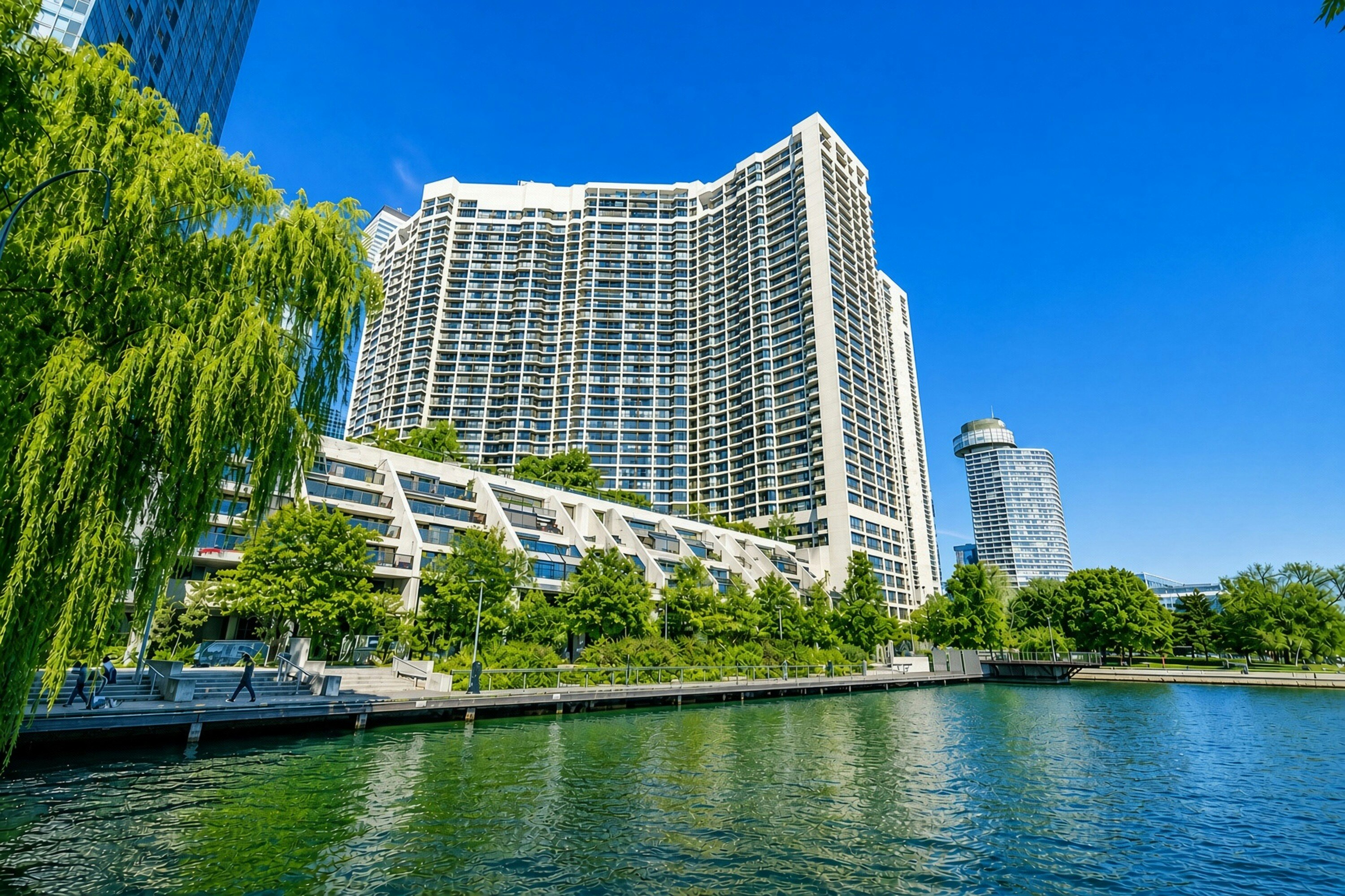 2104-65 Harbour Square, Toronto, ON, M5J 2L4