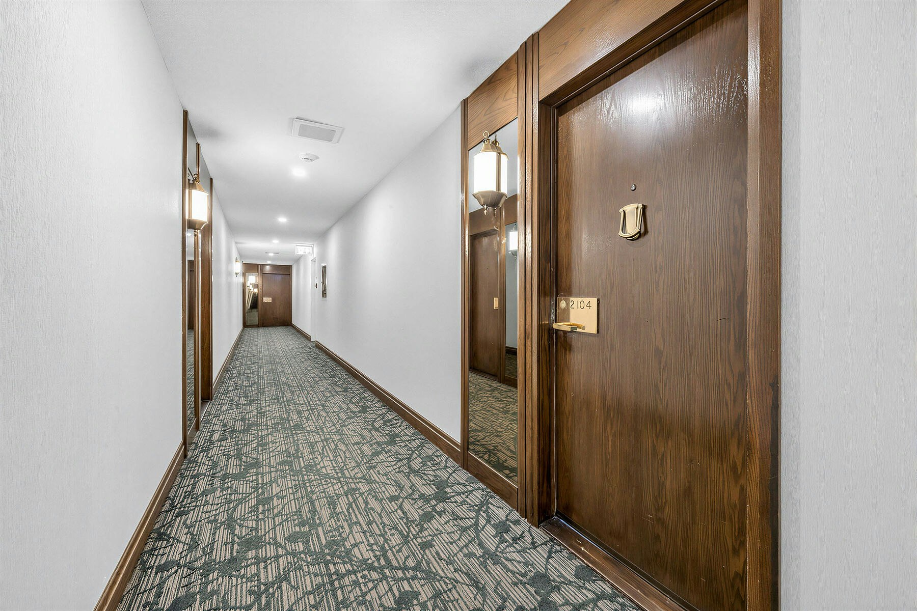 2104-65 Harbour Square, Toronto, ON, M5J 2L4