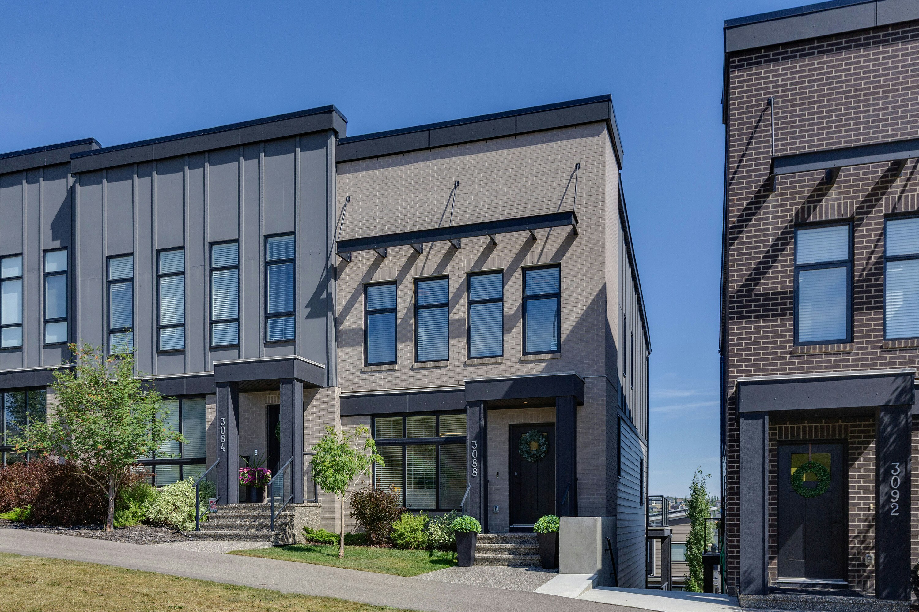 3088 85 Street SW, Calgary, AB, T3H 6C7