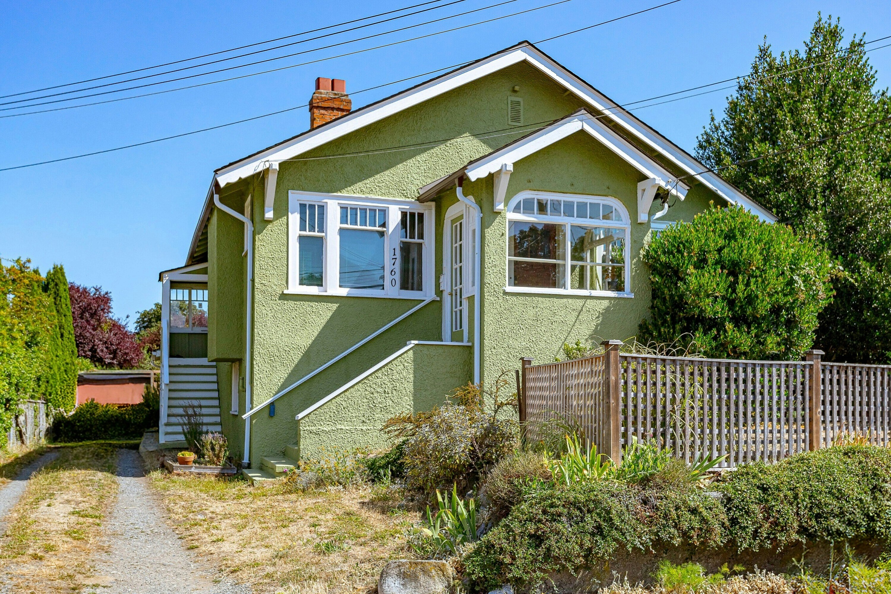 1760 A/B Haultain Street, Victoria, BC, V8R 2L2