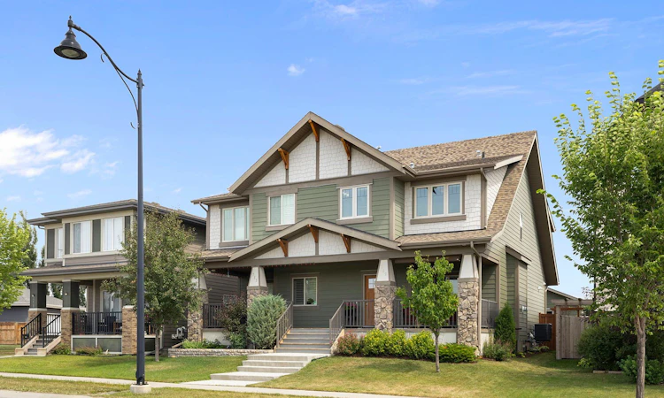 719 Mahogany Boulevard SE