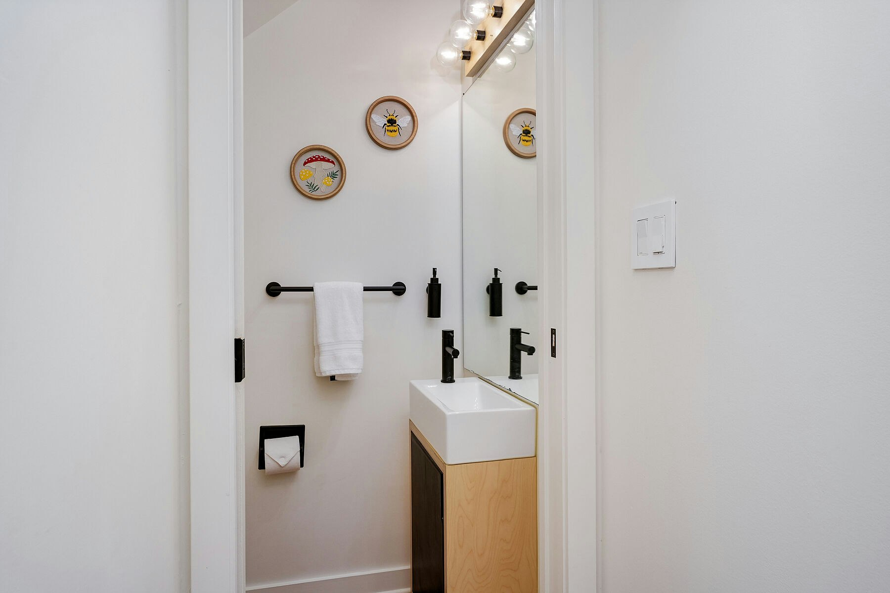 1-532 1/2 Fisgard Street, Victoria, BC, V8W 1R4 - 10