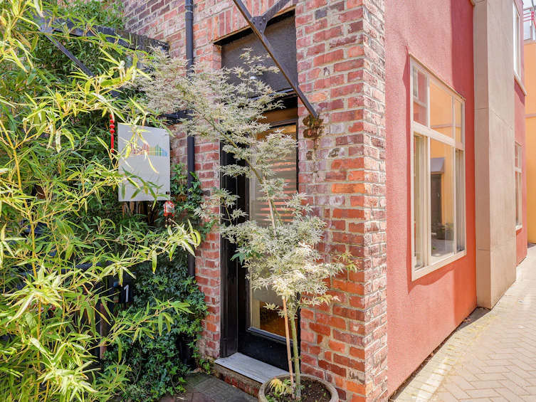 1-532 1/2 Fisgard Street, Victoria, BC, V8W 1R4 - 3