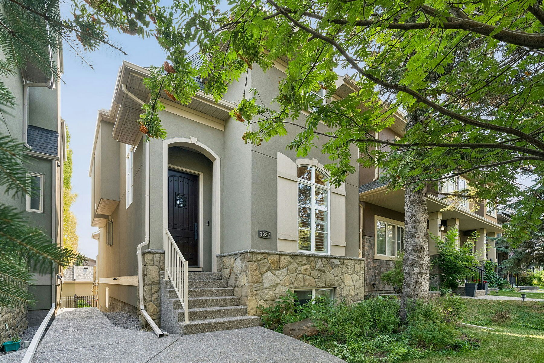 3922 16a Street SW, Calgary, AB, T2T 4K8