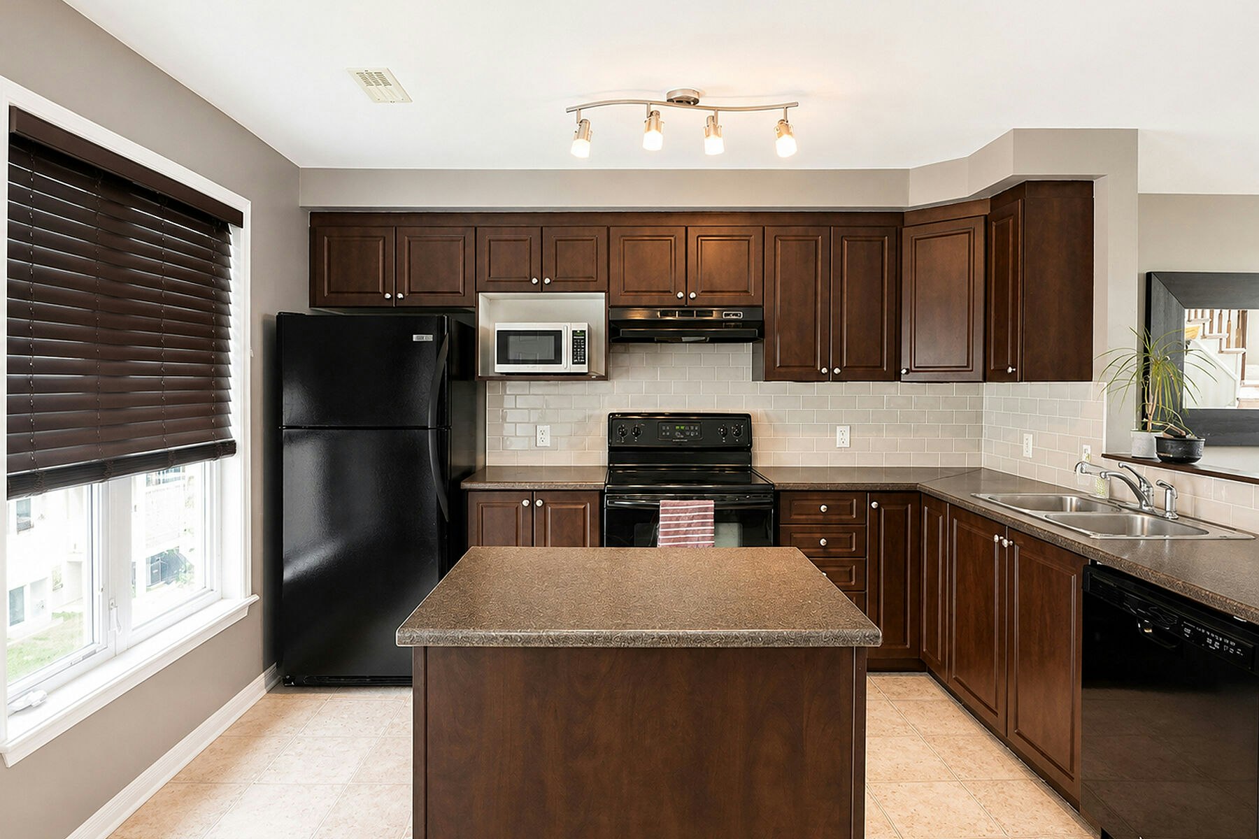 198 Keltie Private, Ottawa, ON, K2J 0A2 - 6