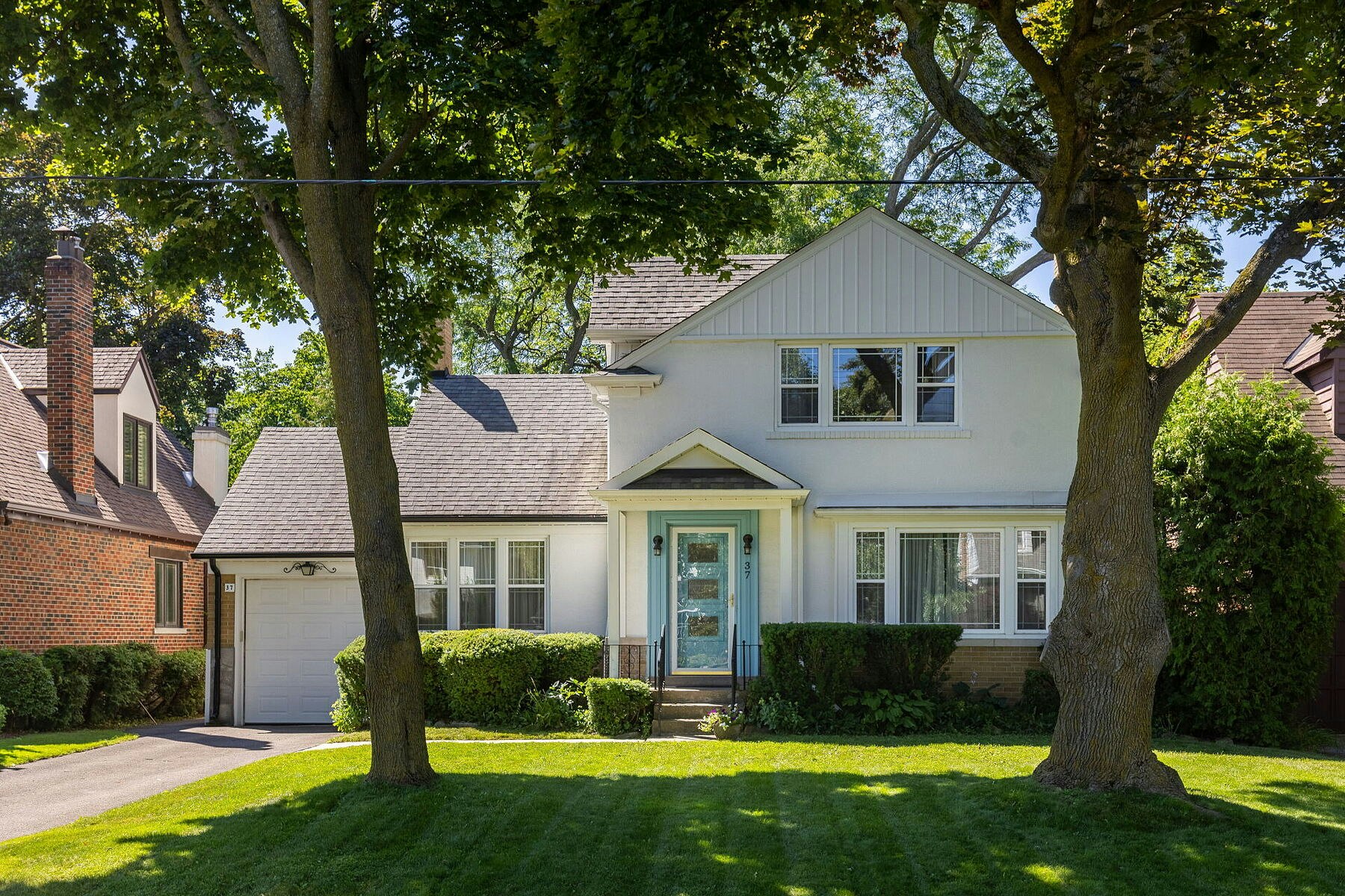 37 Hilldowntree Road, Toronto, ON, M9A 2Z7
