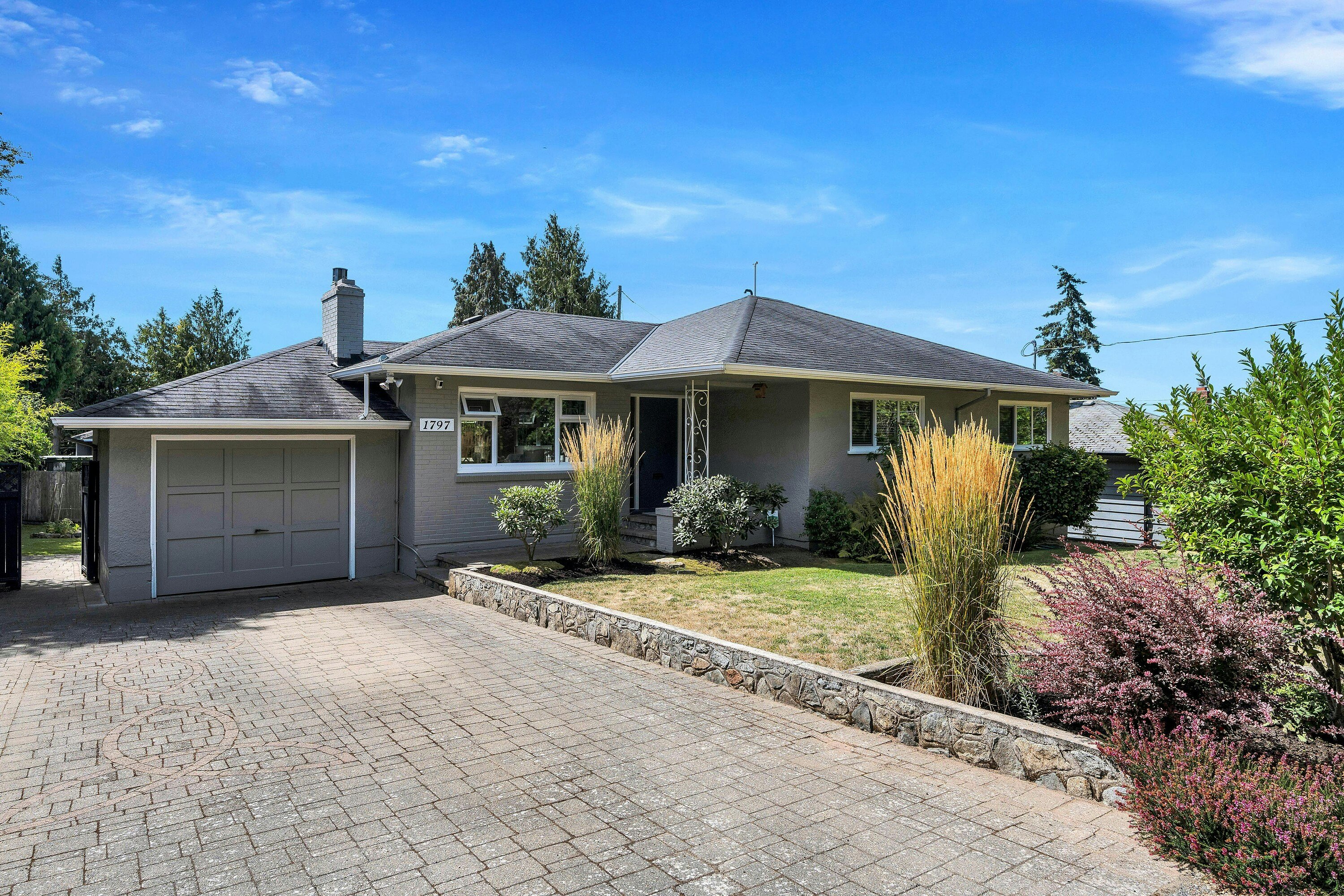 1797 Mcrae Avenue, Saanich, BC, V8P 1J2