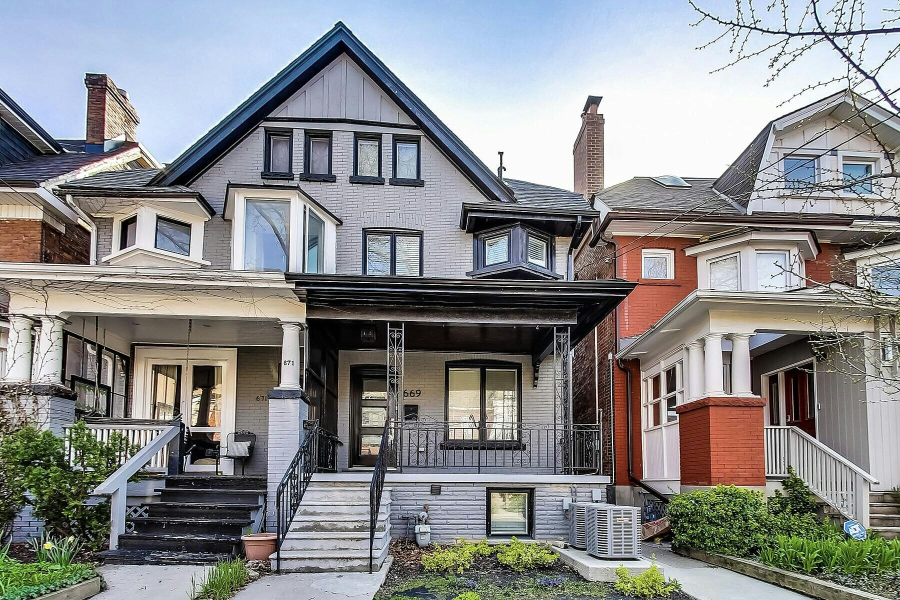 Lower-669 Euclid Avenue, Toronto, ON, M6G 2T8