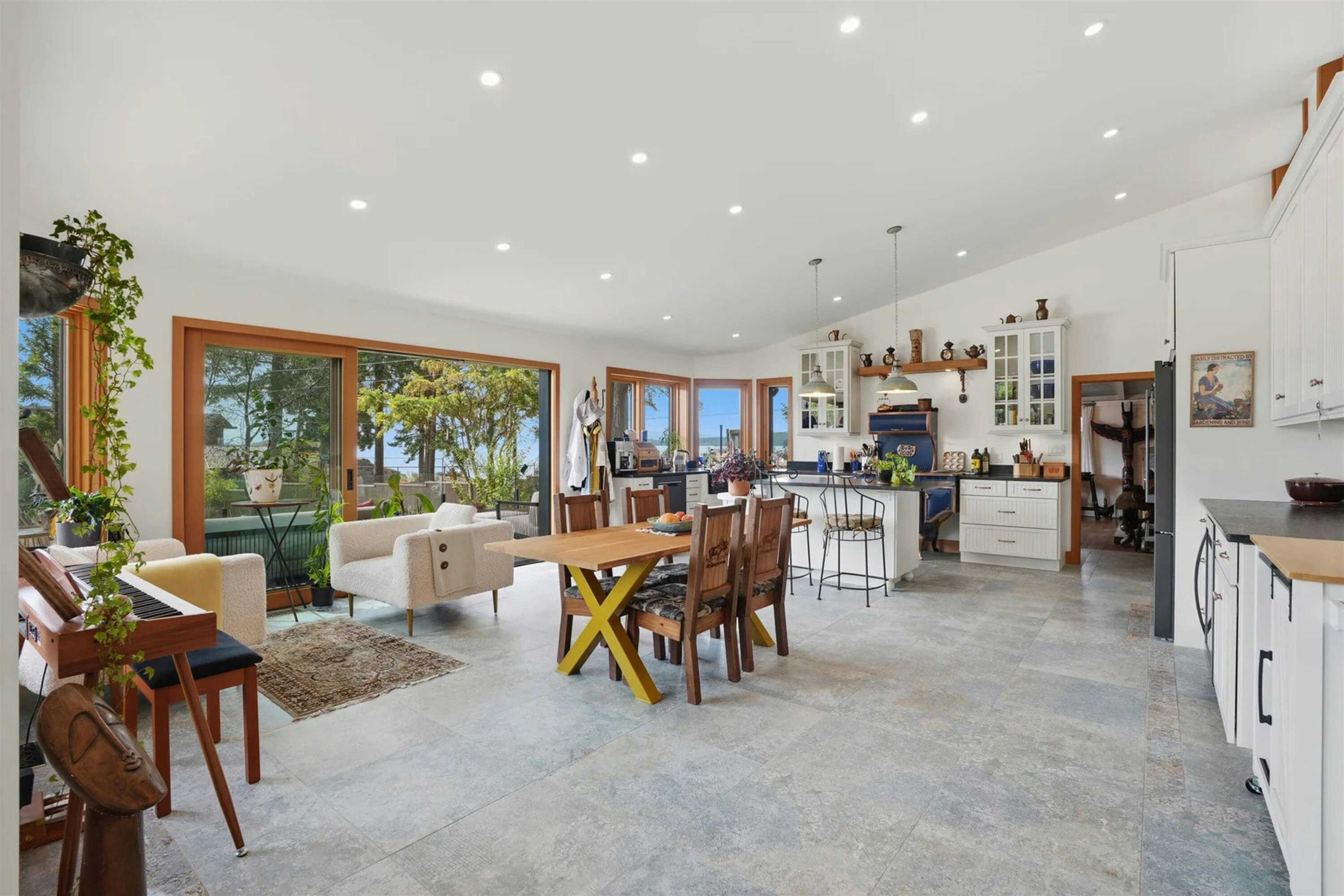 9219 Hydaway Road, Halfmoon Bay, BC, V7Z 1B4 - 10