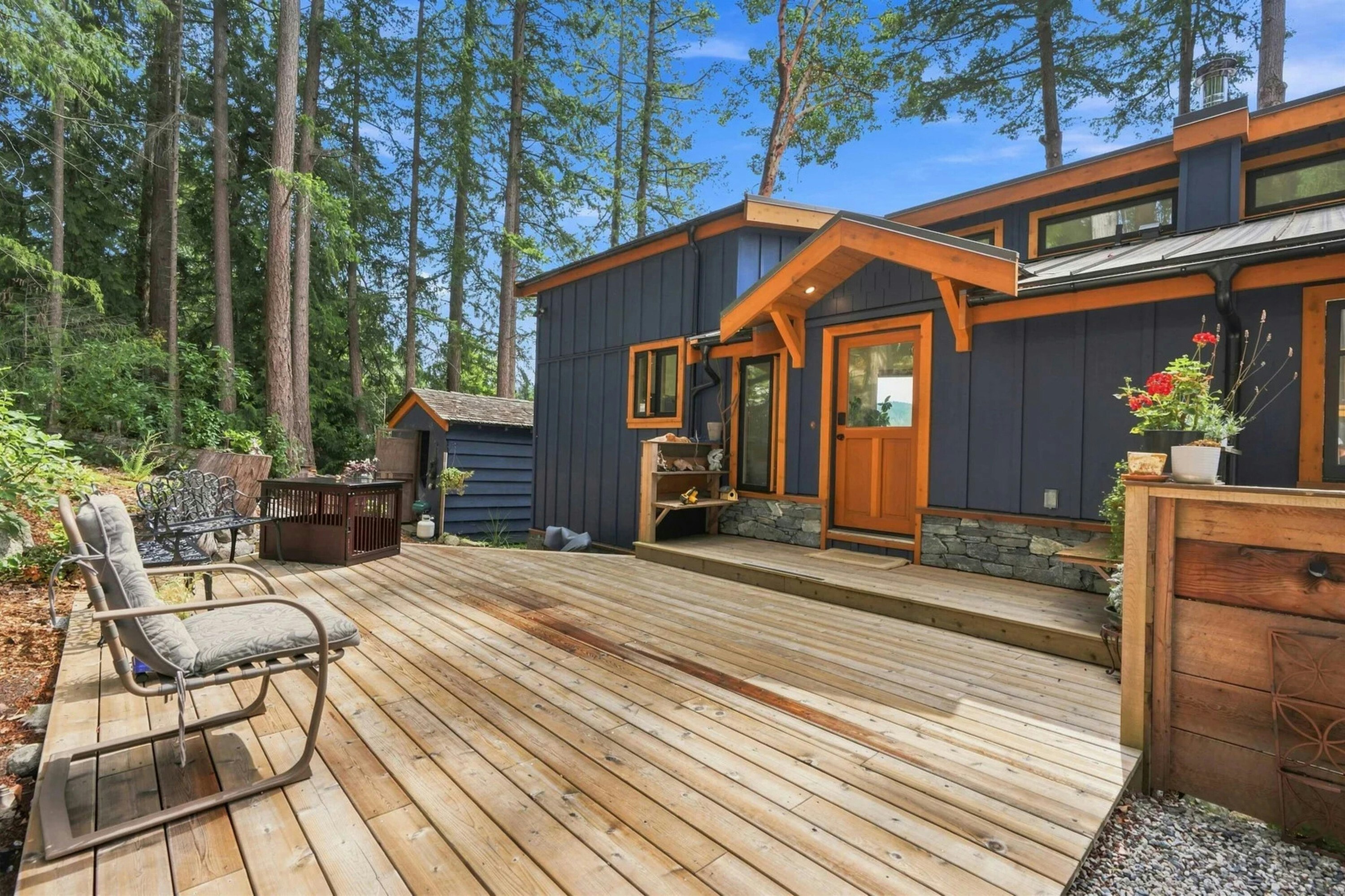 9219 Hydaway Road, Halfmoon Bay, BC, V7Z 1B4 - 8