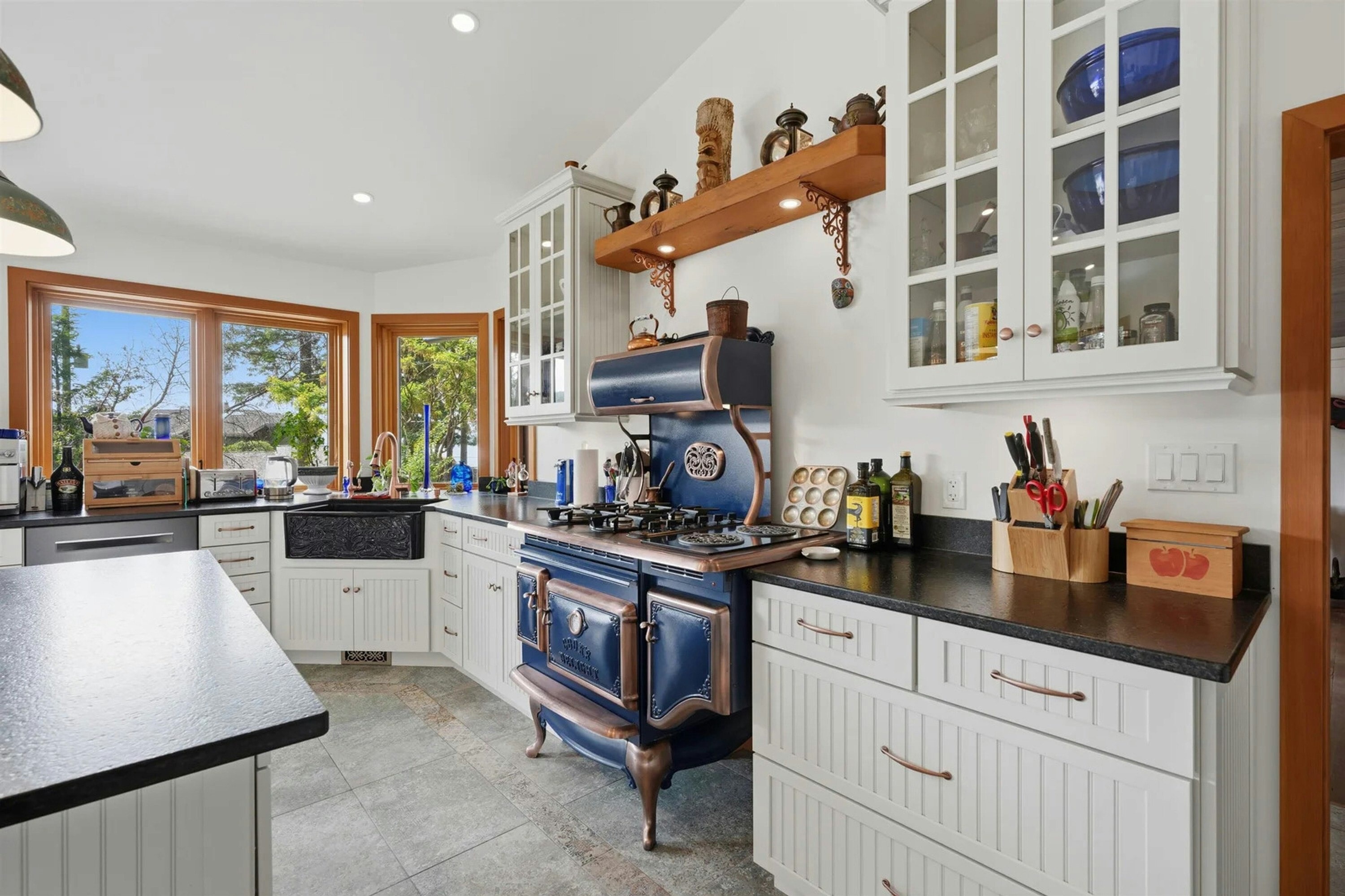 9219 Hydaway Road, Halfmoon Bay, BC, V7Z 1B4 - 11
