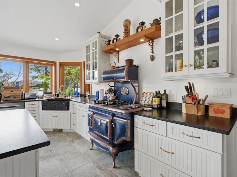 9219 Hydaway Road, Halfmoon Bay, BC, V7Z 1B4 - 11