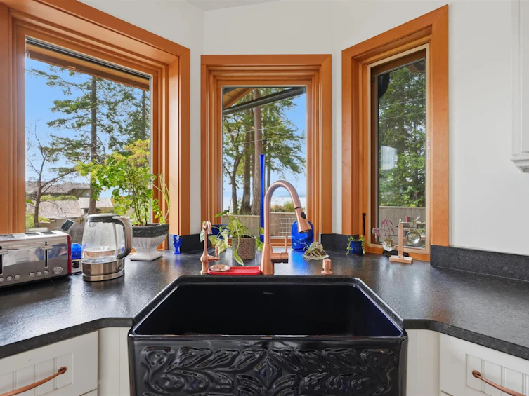 9219 Hydaway Road, Halfmoon Bay, BC, V7Z 1B4 - 13