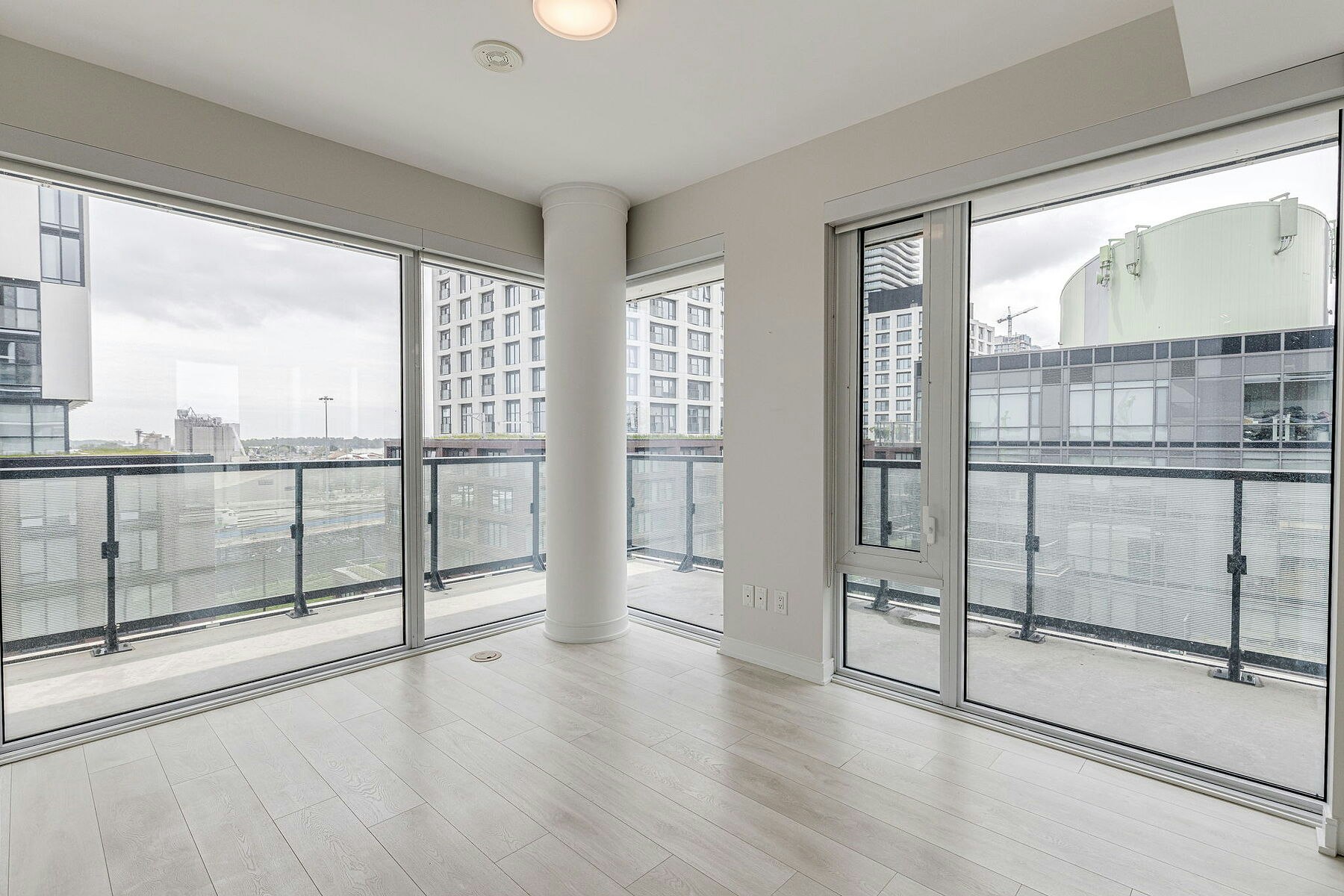 S808-180 Mill Street, Toronto, ON, M5A 0V7 - 10