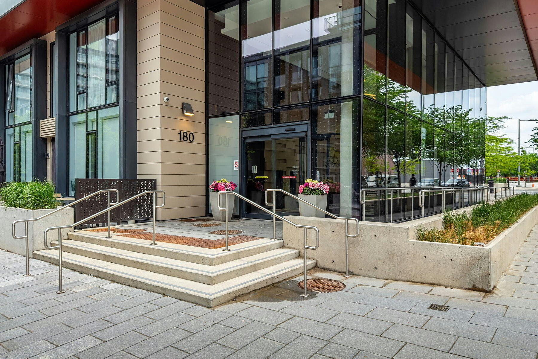 S808-180 Mill Street, Toronto, ON, M5A 0V7 - 2