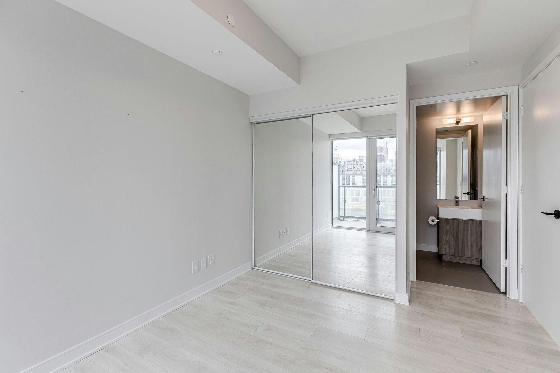 S808-180 Mill Street, Toronto, ON, M5A 0V7 - 13