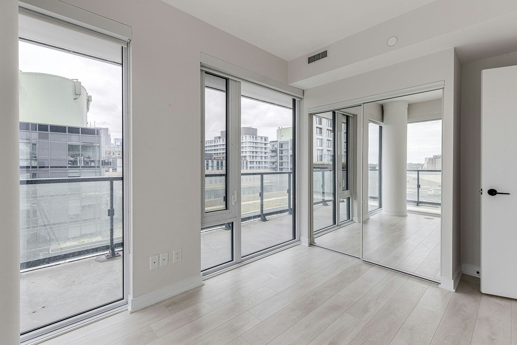 S808-180 Mill Street, Toronto, ON, M5A 0V7 - 11