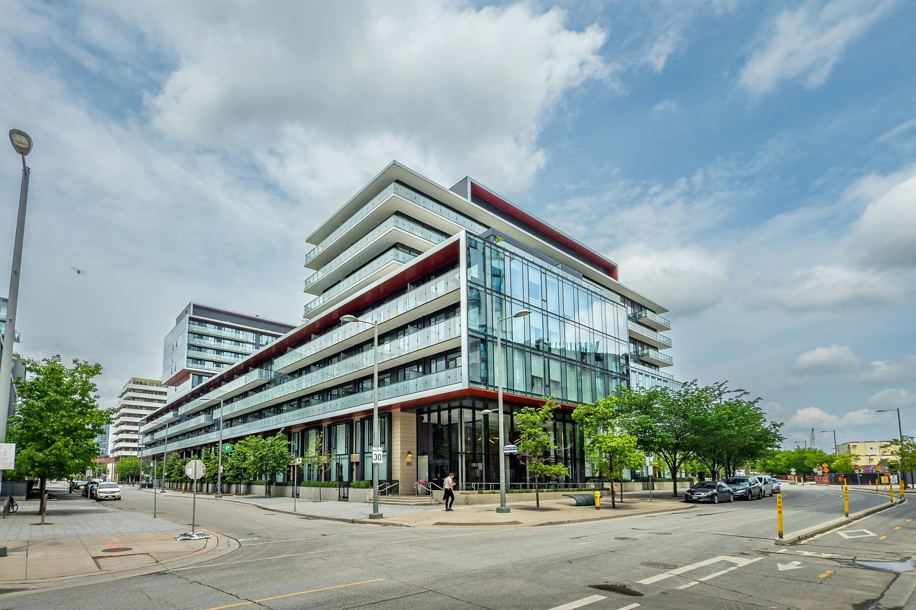 S808-180 Mill Street, Toronto, ON, M5A 0V7