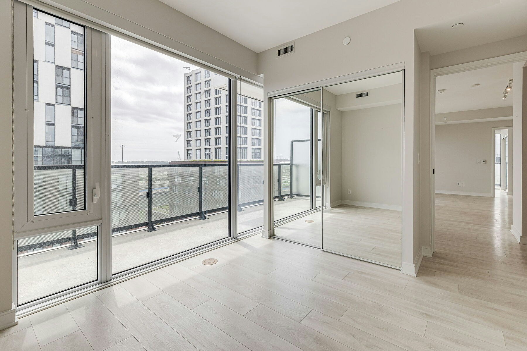 S808-180 Mill Street, Toronto, ON, M5A 0V7 - 17