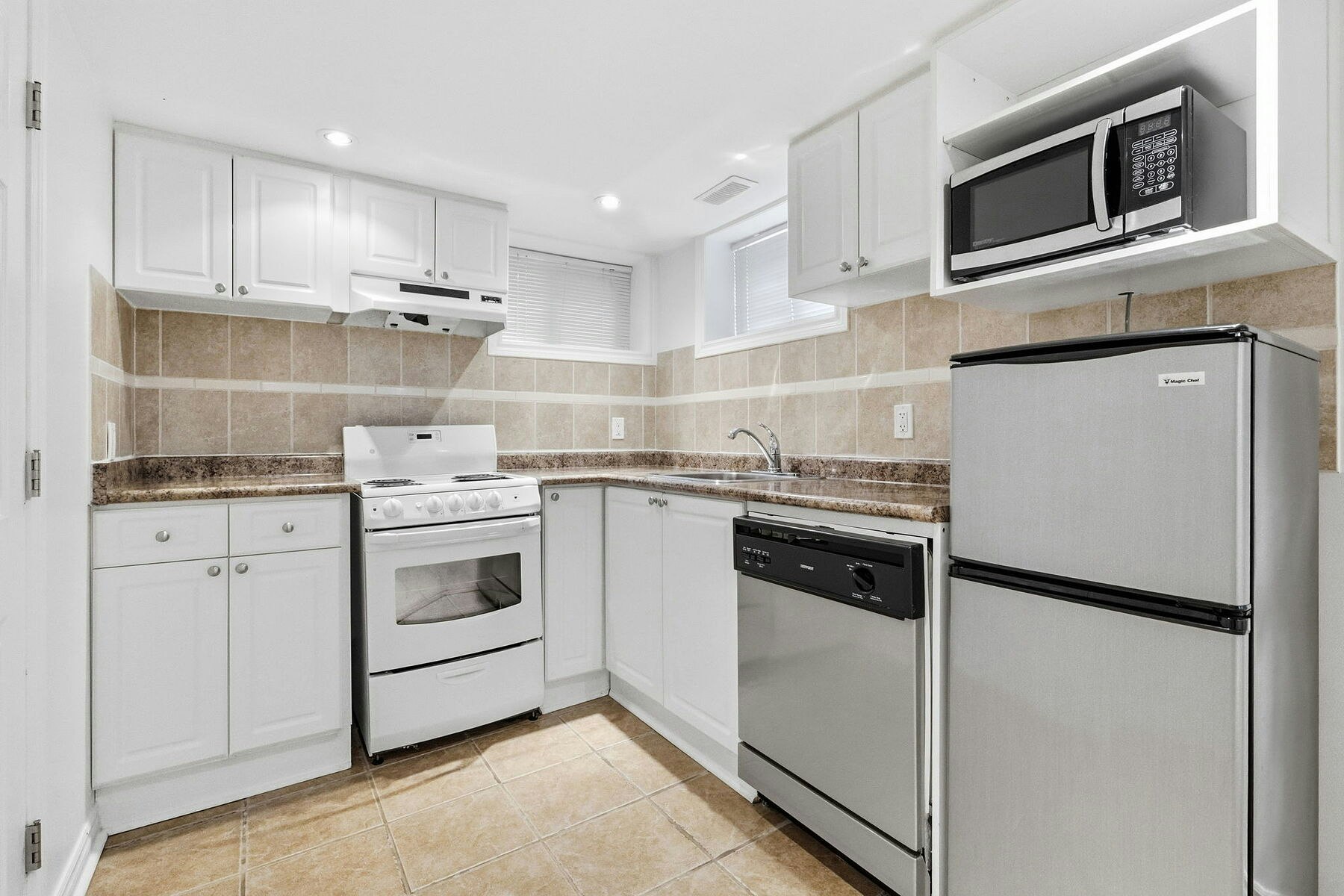 26 Magwood Court, Toronto, ON, M6S 2M5 - 23