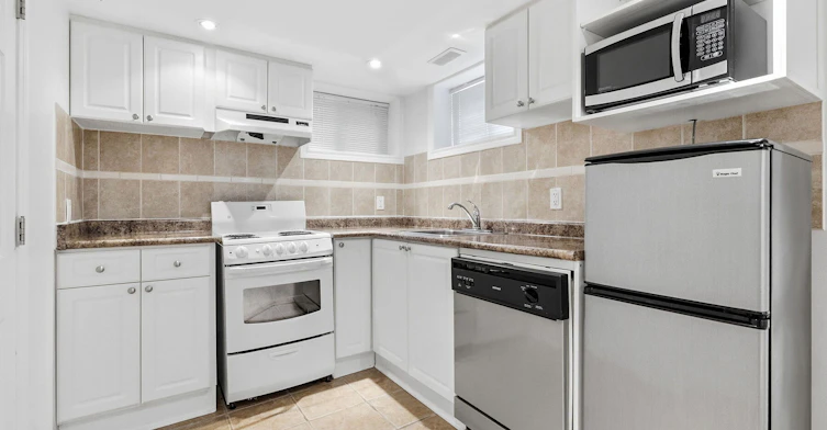 26 Magwood Court, Toronto, ON, M6S 2M5 - 23