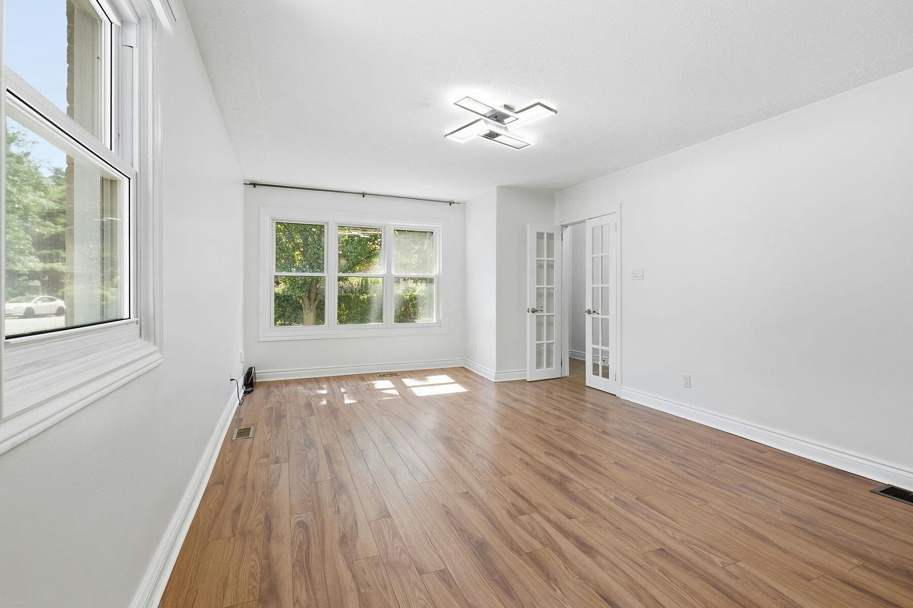 26 Magwood Court, Toronto, ON, M6S 2M5 - 4