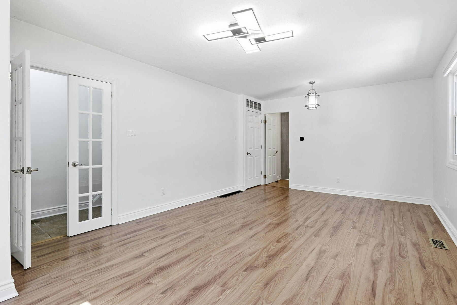 26 Magwood Court, Toronto, ON, M6S 2M5 - 3
