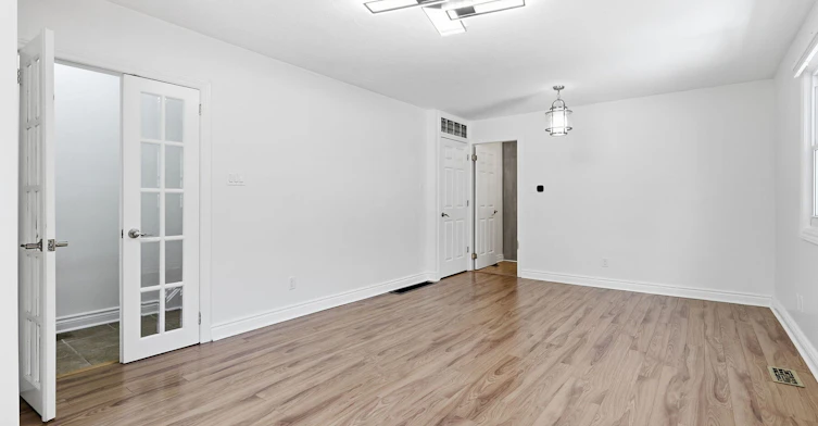 26 Magwood Court, Toronto, ON, M6S 2M5 - 3