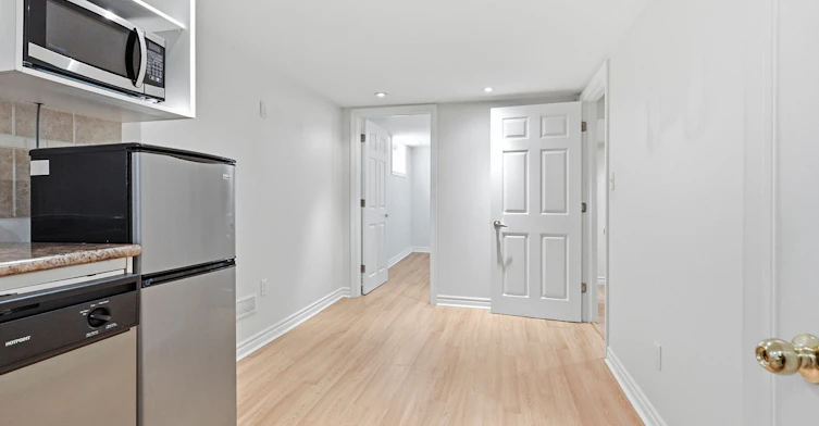 26 Magwood Court, Toronto, ON, M6S 2M5 - 24