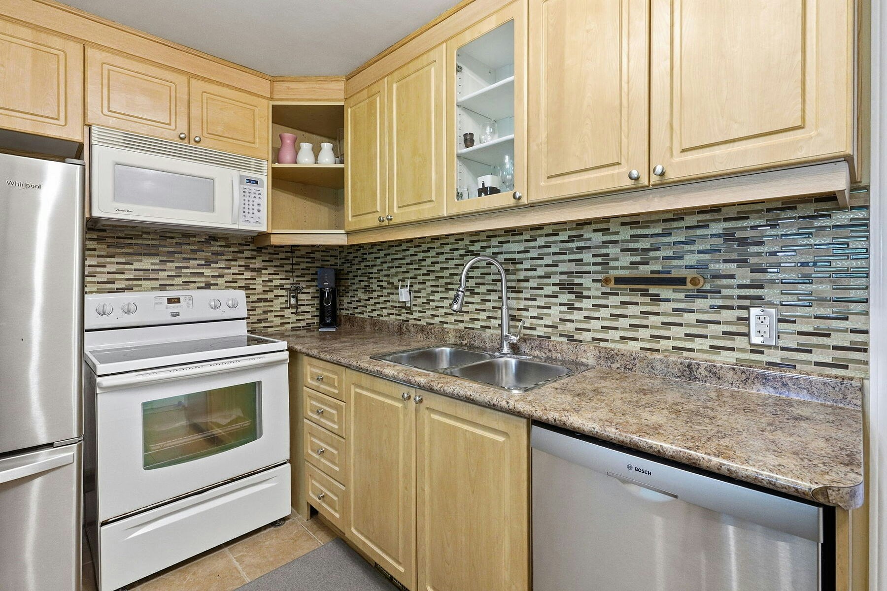 26 Magwood Court, Toronto, ON, M6S 2M5 - 5