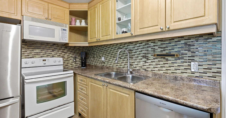 26 Magwood Court, Toronto, ON, M6S 2M5 - 5