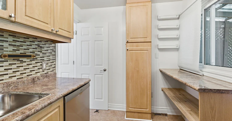 26 Magwood Court, Toronto, ON, M6S 2M5 - 6