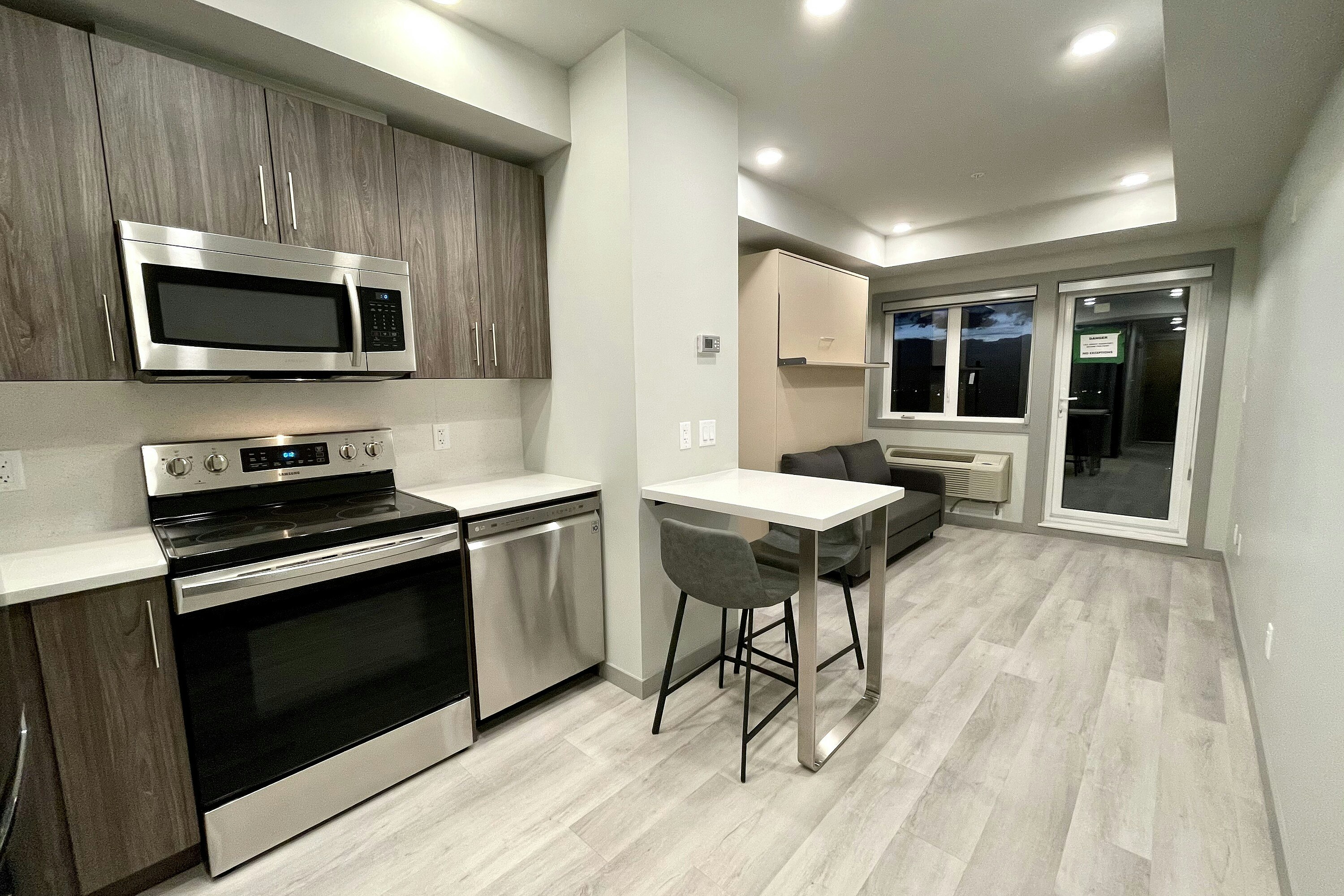 PH12-345 N Dougall Road, Kelowna, BC, V1X 0A8