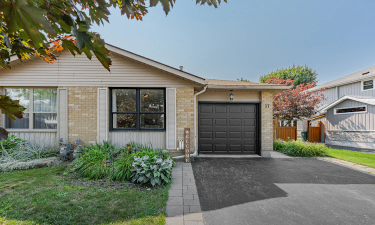 37 Sandalwood Drive